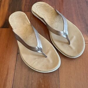 OluKai Brown/Copper Leather Flip Flop Honu Sandals
